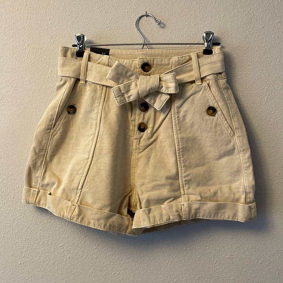 Blank NYC Marshmallow Tie Waist Button Fly Shorts - Picture 3 of 4